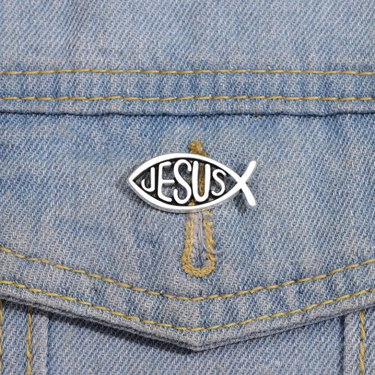 Exprimez Votre Foi avec Élégance : Le Pin's Émaillé Poisson Jésus