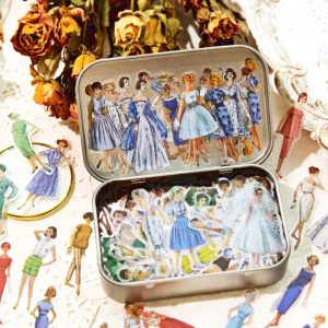 Embellissez Vos Créations avec Style : Découvrez les Stickers Vintage Modern Girl