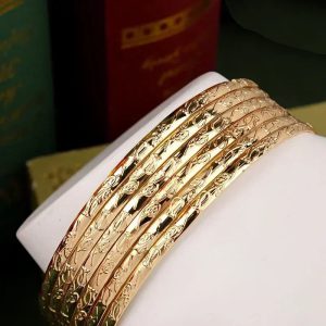 Un Bijou d’Exception : L’Élégance Florale de Luxe à Votre Poignet