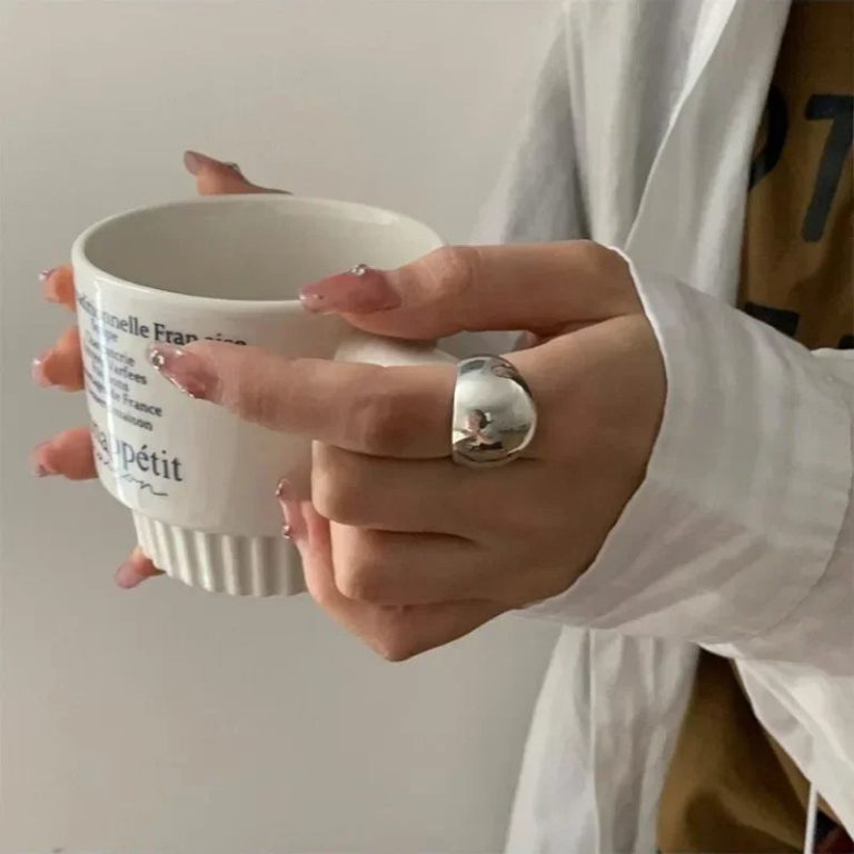 Révélez votre audace avec une touche d’élégance minimaliste