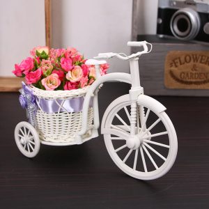 Un vent de romantisme champêtre : le panier à fleurs tricycle qui enchante vos événements