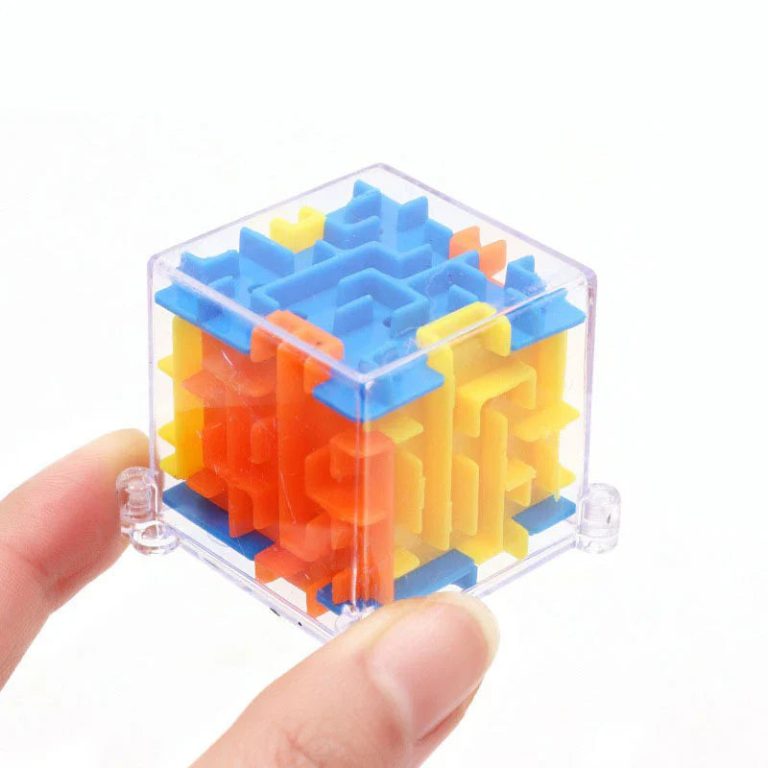 Explorez un Univers Ludique et Éducatif avec le Cube Labyrinthe Magique 3D
