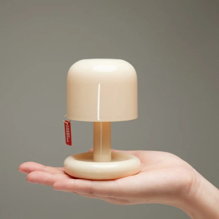 L'élégance moderne au service de votre intérieur : découvrez la lampe champignon LED au design nordique