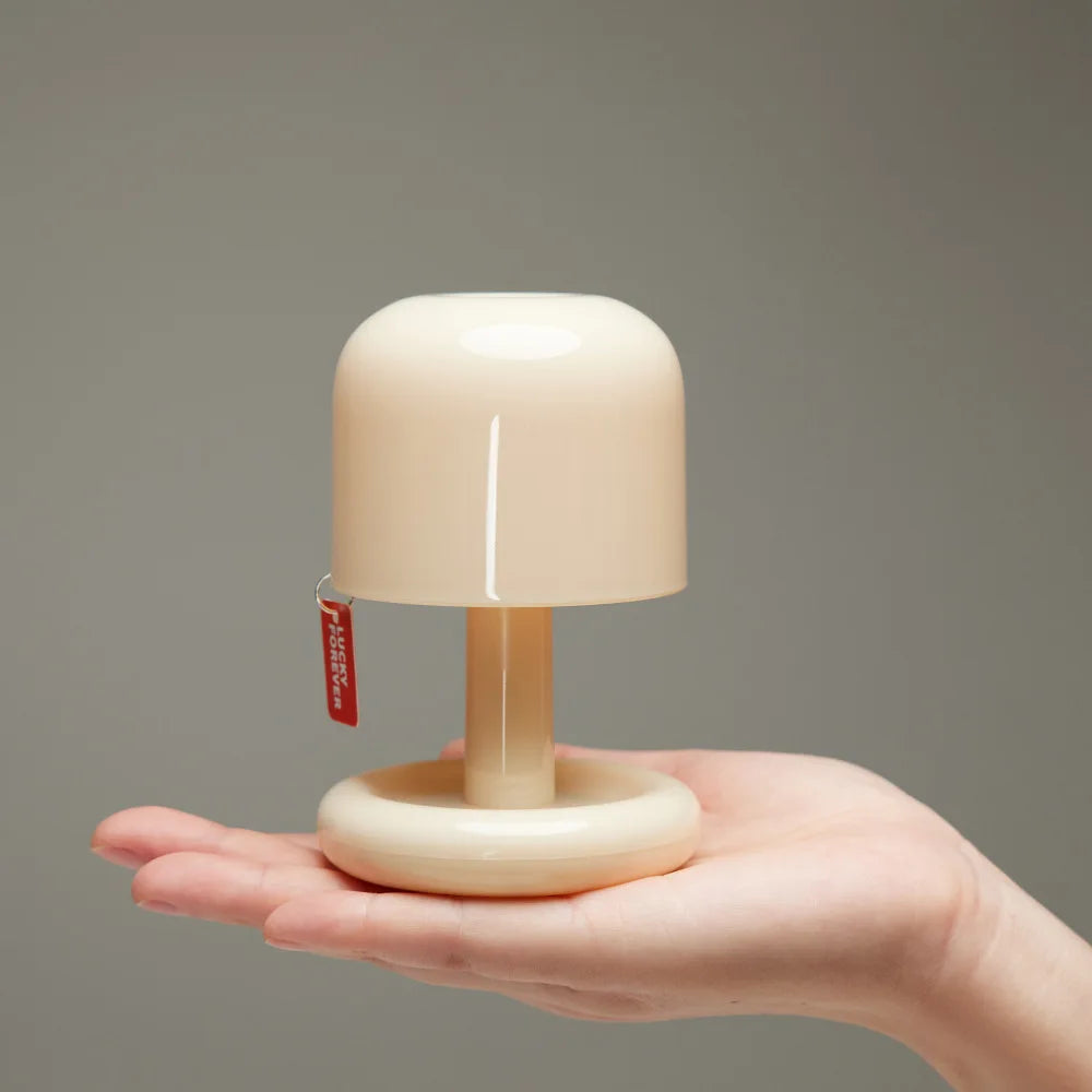 L'élégance moderne au service de votre intérieur : découvrez la lampe champignon LED au design nordique