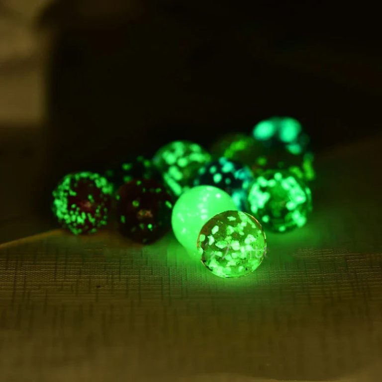 Des moments magiques : Découvrez les boules lumineuses inspirantes pour petits et grands