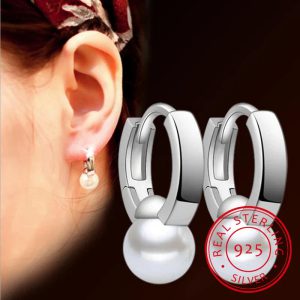 Élégance intemporelle : Sublimez vos looks avec des boucles d'oreilles créoles en argent sterling