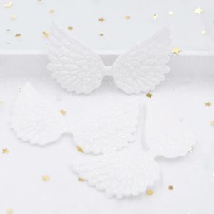 Laissez libre cours à votre créativité avec un lot de patchs ailes d’ange faits main
