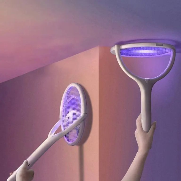Éliminez les nuisibles avec style grâce à la raquette anti-moustique 5-en-1 rechargeable