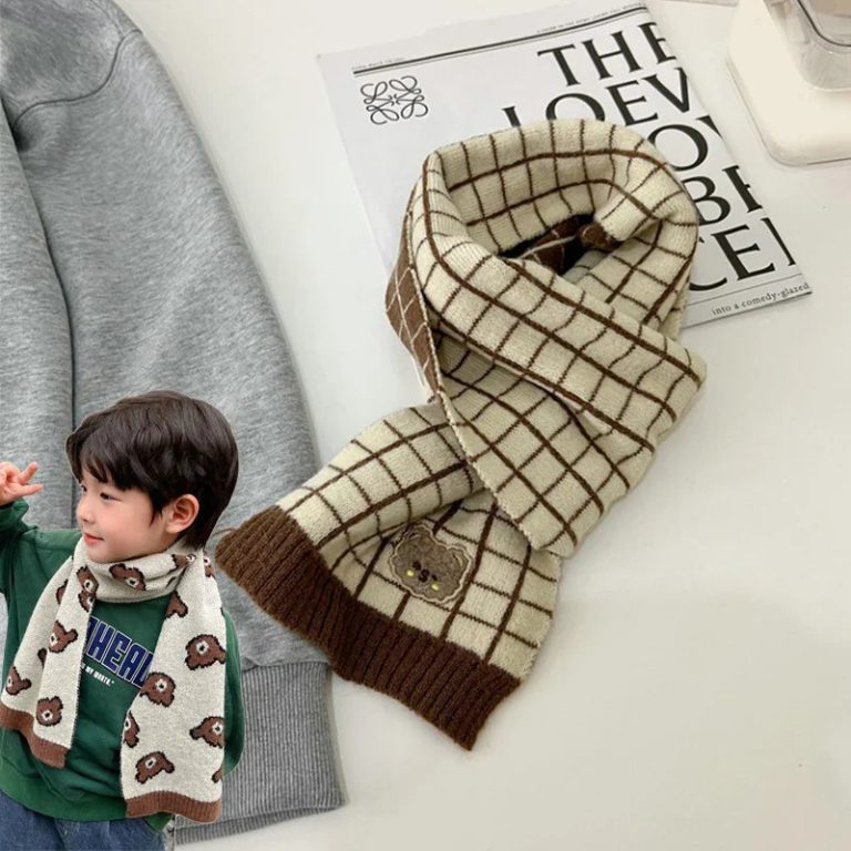 Des Moments Hivernaux en Douceur et Style avec l’Écharpe Tricotée pour Enfants