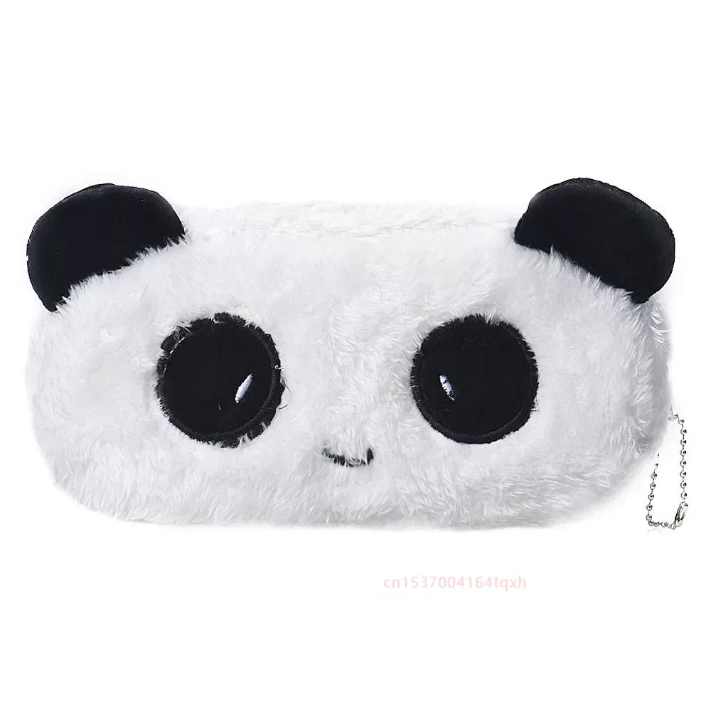 Adoptez la Douceur et l’Organisation avec la Trousse à Crayons Panda Kawaii en Peluche Blanche